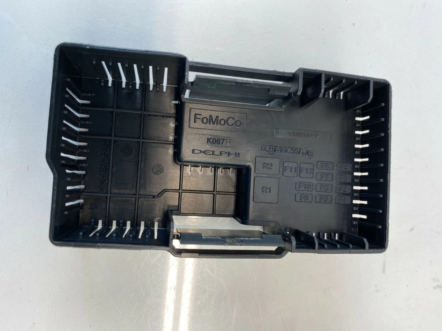 2010-2013 VOLVO S60 3.0L REAR TRUNK FUSE BOX RELAY W/ COVER 6G9T-14C507-AB OEM