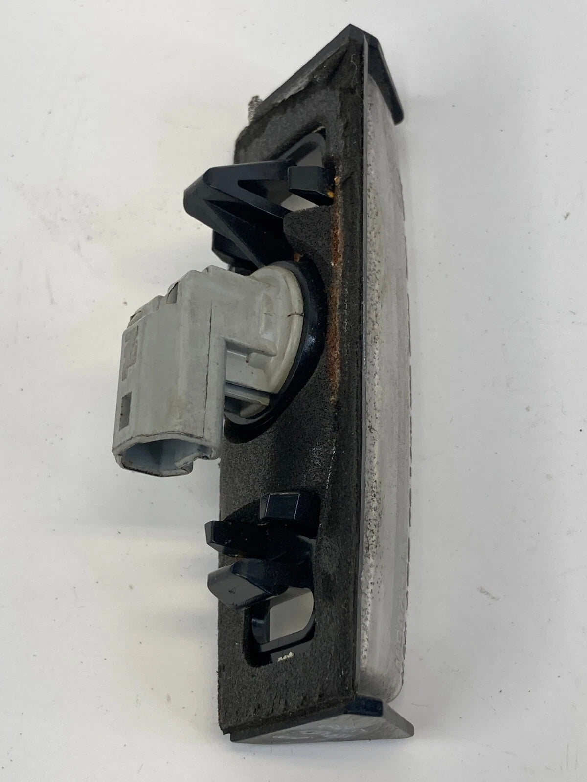 04 05 06 LEXUS RX330 98-05 GS300 REAR TRUNK LICENSE PLATE LIGHT LAMP TRIM PANEL