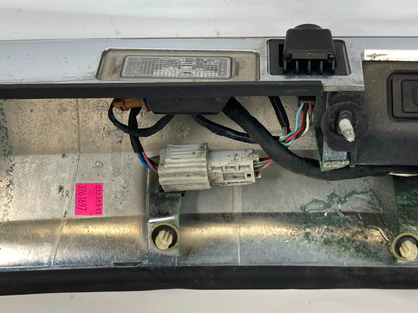 2010-2015 GMC TERRAIN TRUNK LID GARNISH LICENSE PLATE BEZEL MOLDING W/ CAMERA