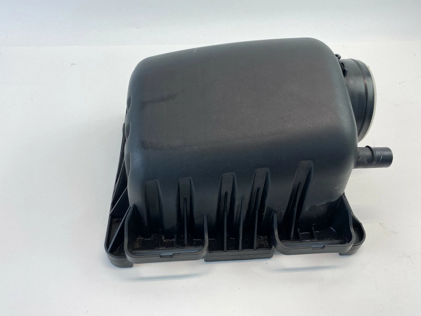 2009 2010 VOLKSWAGEN ROUTAN AIR CLEANER FILTER BOX HOUSING UPPER COVER PANEL OEM