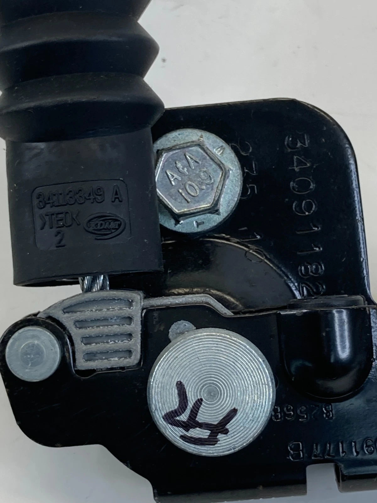 2011-2014 HYUNDAI SONATA FRONT RIGHT SEAT BELT BUCKLE TENSIONER 34098740G OEM