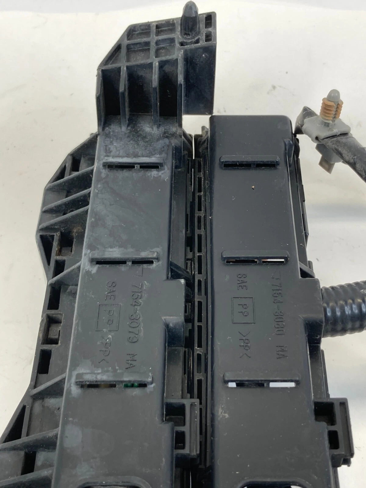 2001-2004 NISSAN PATHFINDER 3.5L ENGINE BAY LEFT SIDE RELAY BOX FUSEBOX 71543079