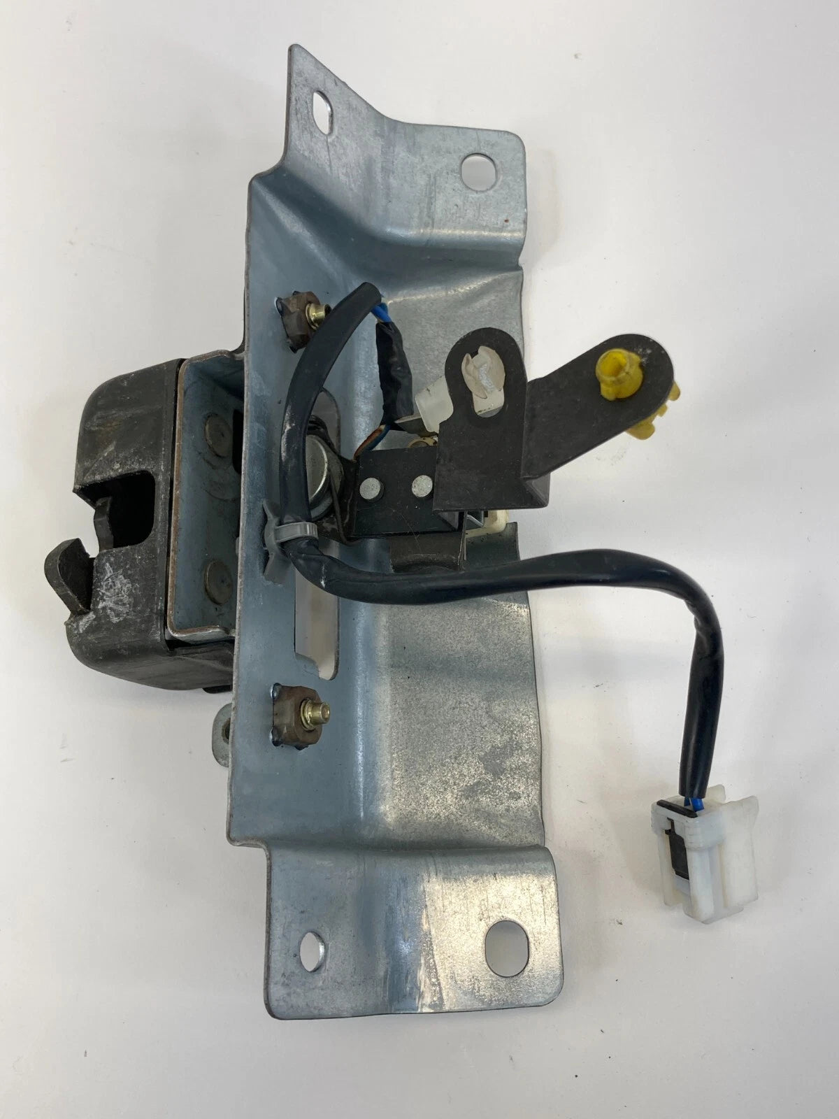 96-04 NISSAN PATHFINDER REAR TRUNK LIFTGATE WINDOW GLASS LOCK ACTUATOR LATCH