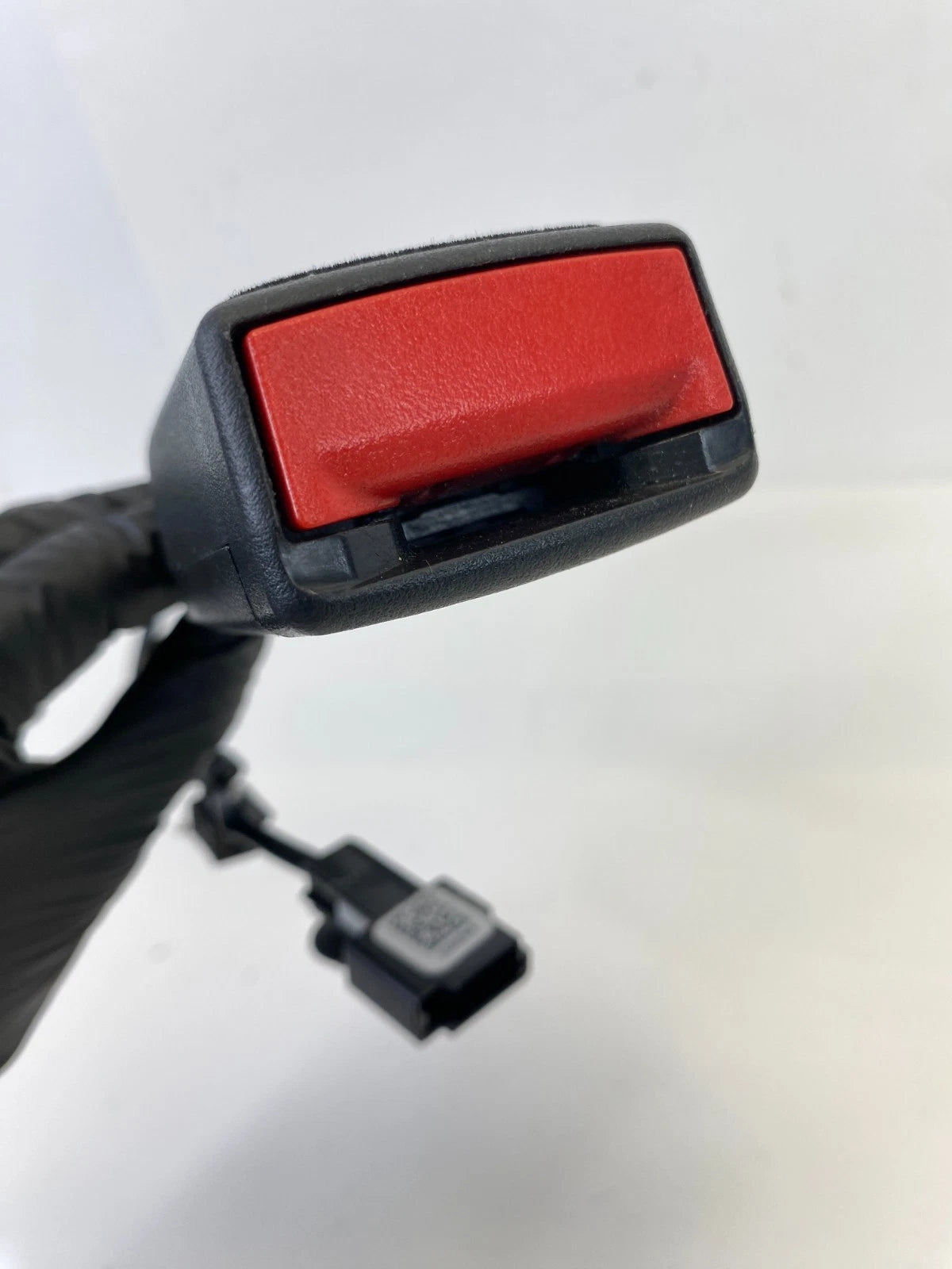 2013-2019 CADILLAC ATS FRONT RIGHT PASSENGER SIDE SEAT BELT BUCKLE END ASSY OEM