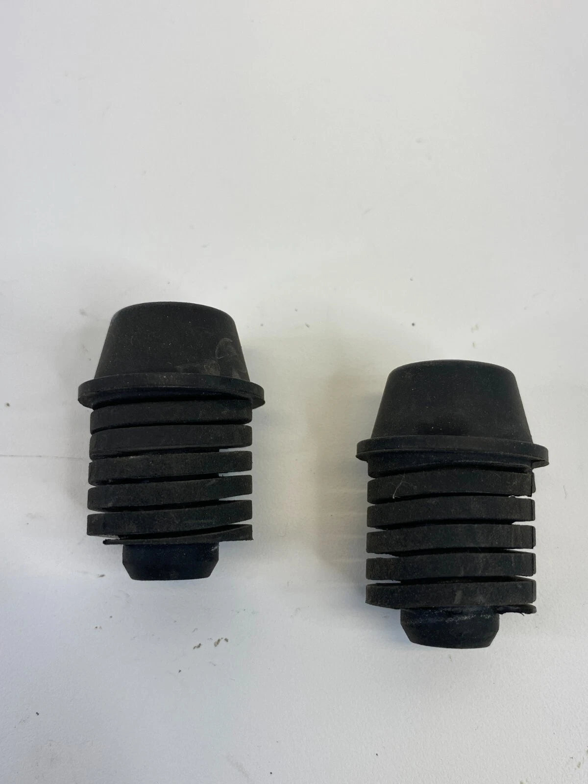 12-15 CHEVROLET CAPTIVA SPORT HOOD RUBBER CUSHION BUFFER STOPPER BUMPER PAIR OEM