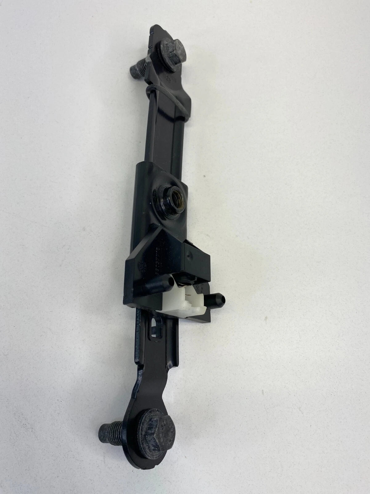 2010 KIA FORTE FRONT LEFT DRIVER SEAT BELT HEIGHT ADJUSTER 88890-1M500 OEM