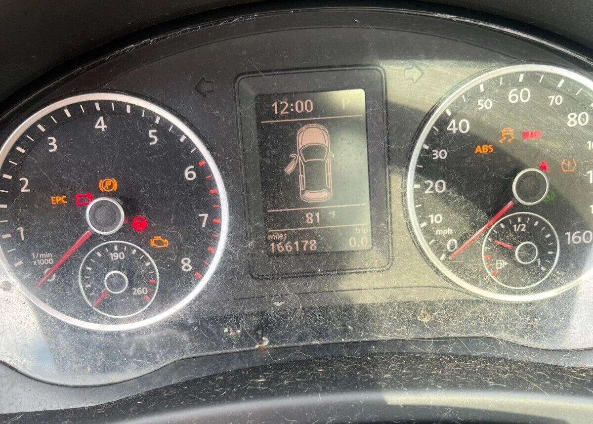 2010-2011 VOLSKWAGEN TIGUAN 2.0L A/T SPEEDOMETER CLUSTER GAUGES 166K MILES OEM