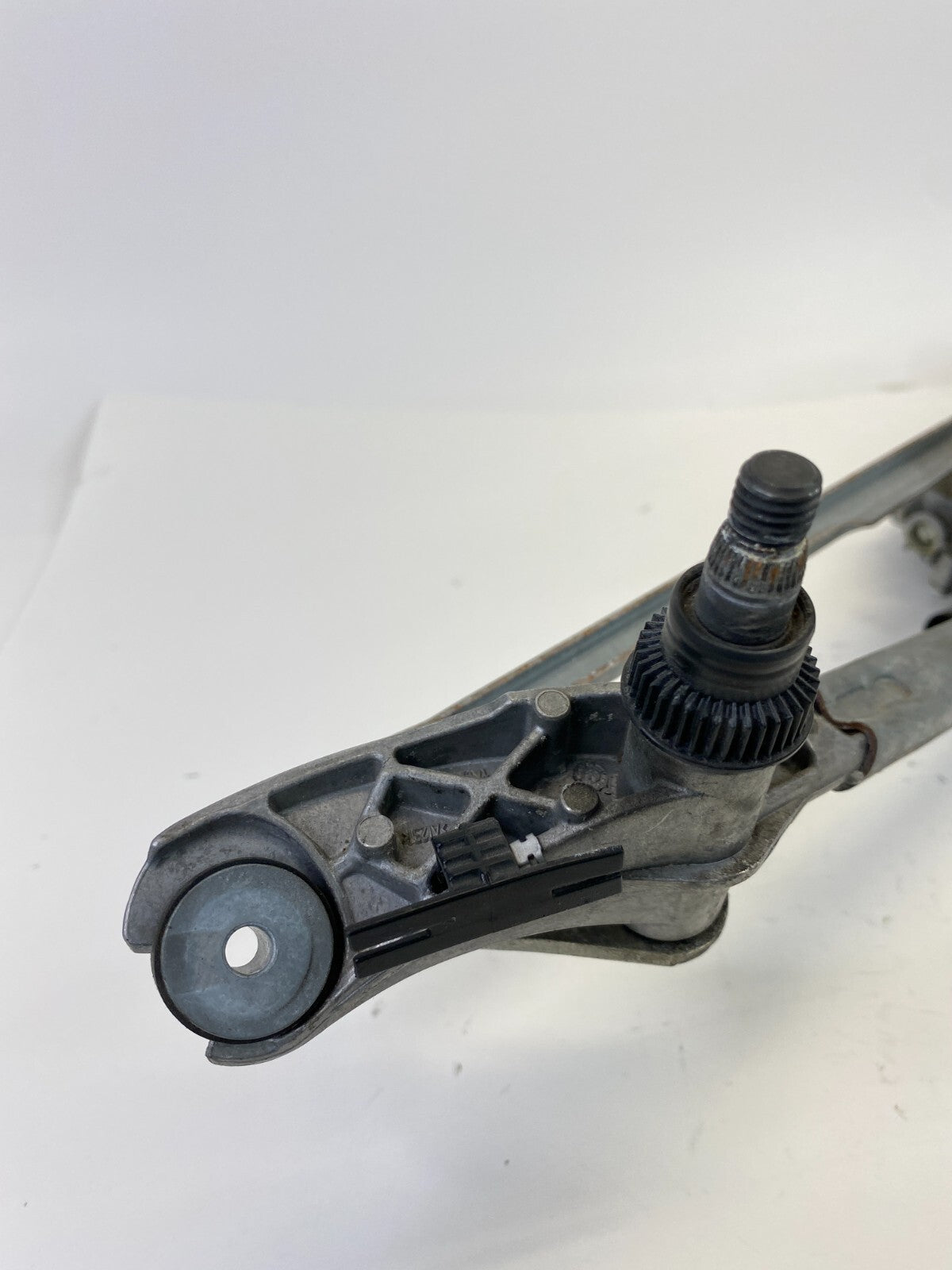 2006 06 BMW 330xi Front Windshield Wiper Motor w/ Linkage 697826301 OEM