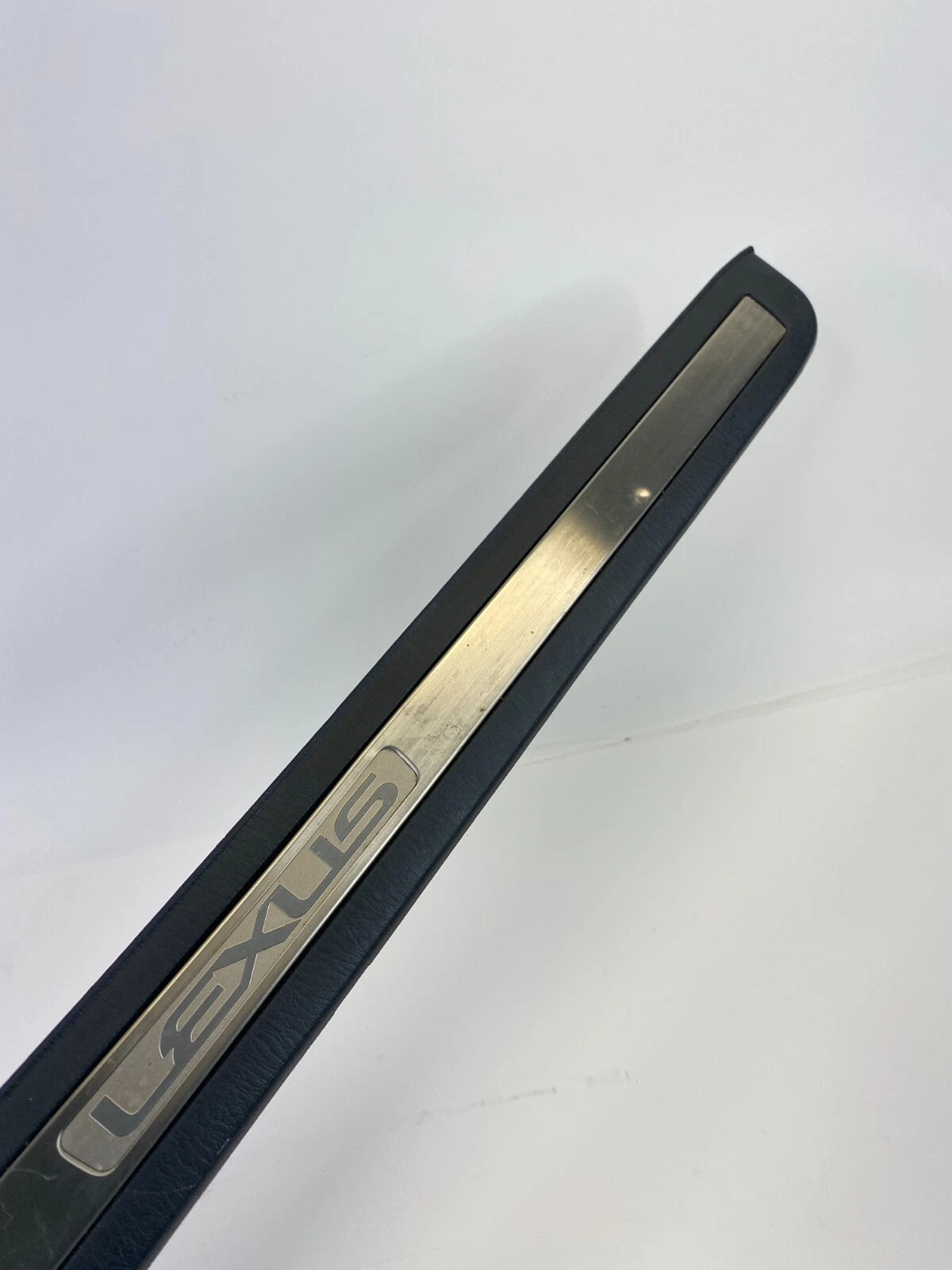 1998-2005 LEXUS GS300 FRONT RIGHT DOOR SILL SCUFF PLATE MOULDING TRIM 6791130090