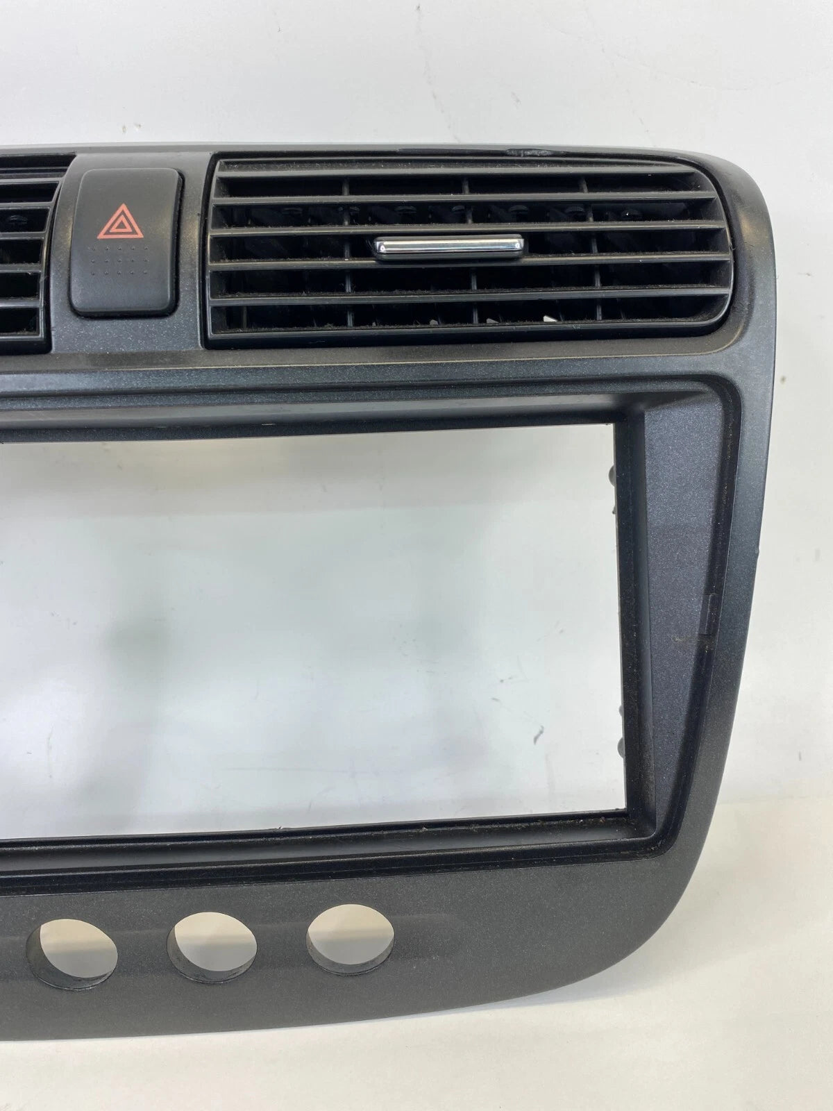 01-05 HONDA CIVIC CENTER DASH RADIO CLIMATE BEZEL PANEL W/ AIR VENT 77260S5A OEM