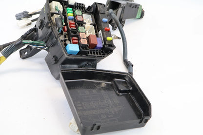 2007-2012 TOYOTA YARIS 1.5L L4 A/T ENGINE COMPARTMENT FUSE BOX JUNCTION BLOCK