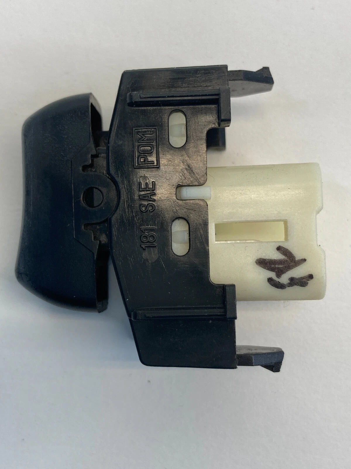 2003-2008 TOYOTA COROLLA COROLLA FRONT RIGHT PASSENGER DOOR LOCK BUTTON SWITCH