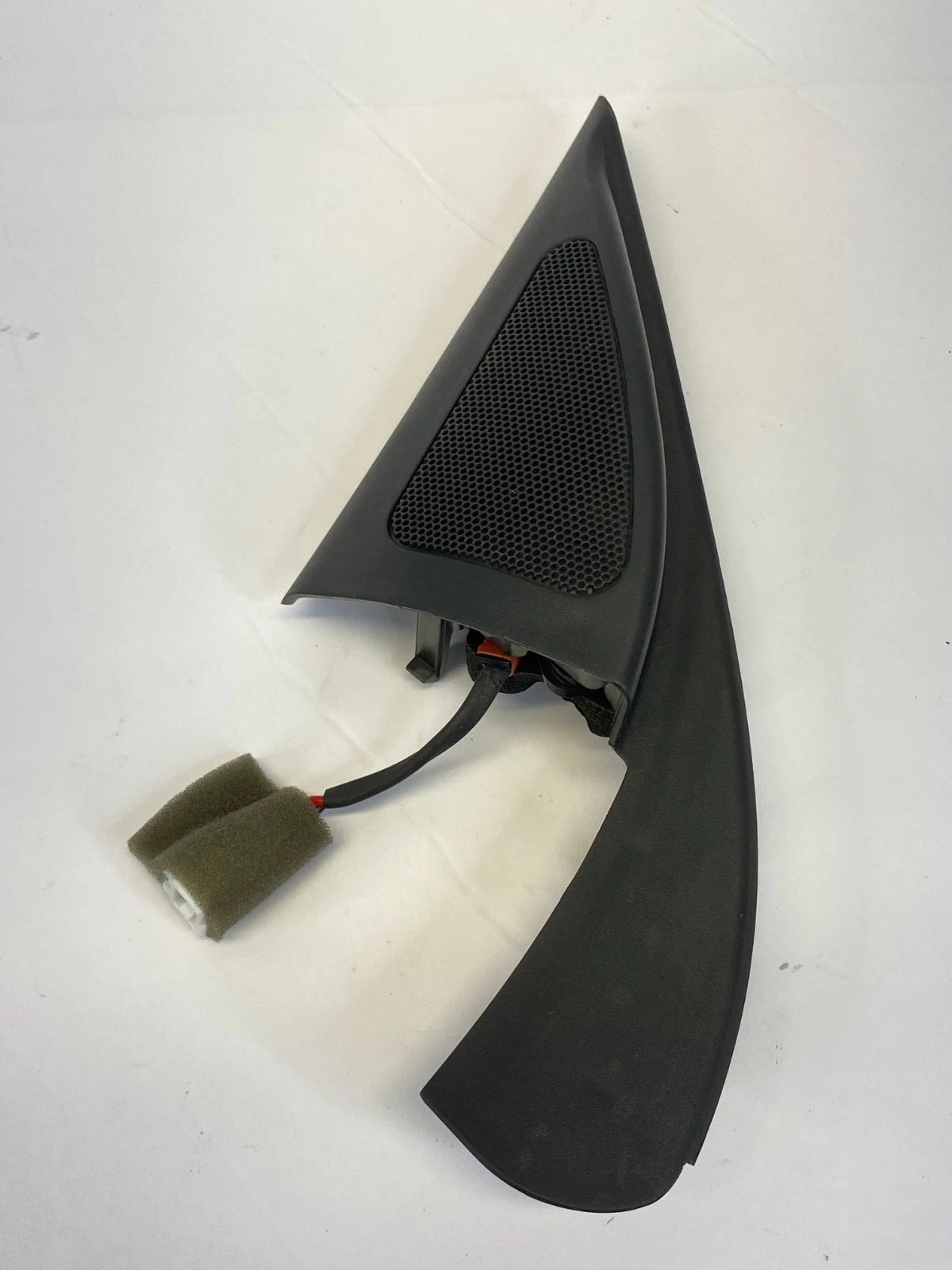 2009-2015 KIA SORENTO FRONT LEFT INNER DOOR QUADRANT COVER CORNER W/ SPEAKER OEM