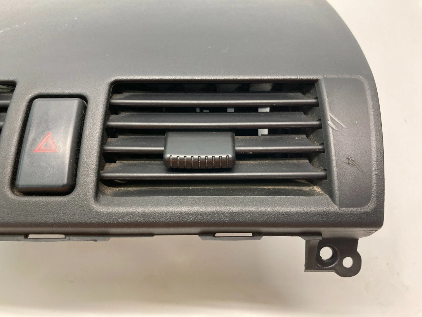04-09 MAZDA 3 CENTER DASH AC HEATER AIR VENT GRILLE W/ HAZARD SWITCH BP4K55311