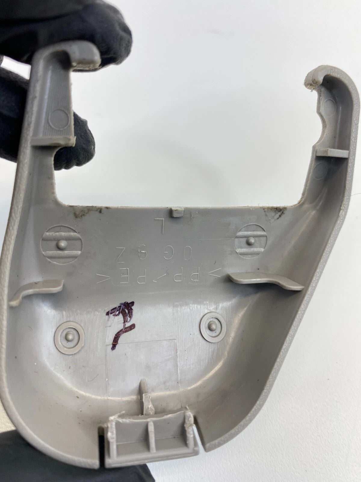 2002 2003 LEXUS ES300 FRONT LEFT DRIVER SEAT TRACK END COVER CAP TRIM OEM