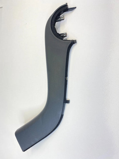 05 06 INFINITI G35 SEDAN RIGHT PASSENGER CENTER CONSOLE TRIM BEZEL 68420AC700