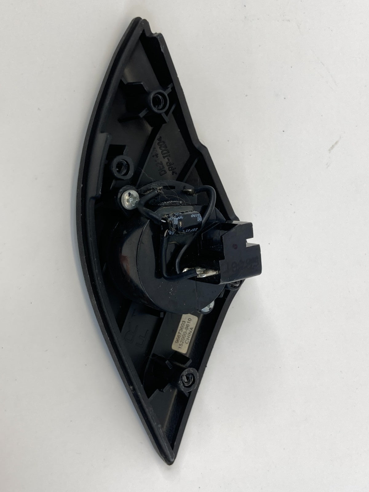 2012-2015 Chevrolet Captiva Sport Front Right Door Tweeter w/ Cover 96673603