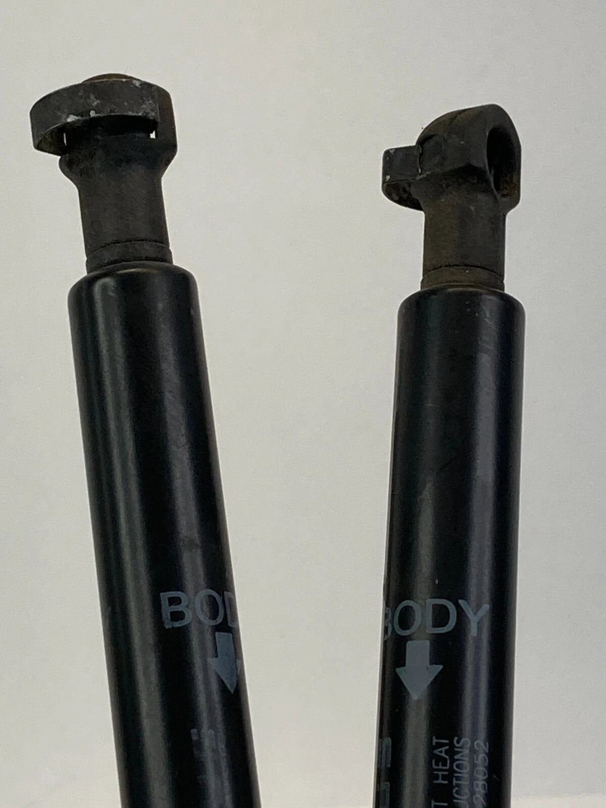 08 09 CHRYSLER SEBRING SEDAN REAR LIFTGATE LIFT CYLINDER SUPPORT 05074535AB OEM