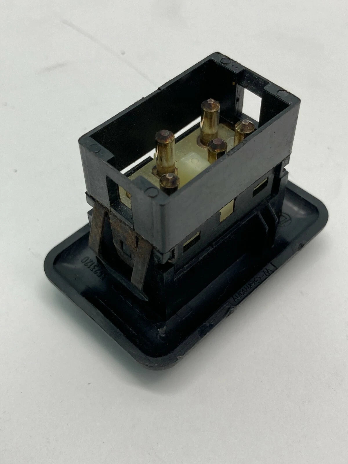 93 94 95 96 97 VOLVO 850 REAR RIGHT SIDE POWER WINDOW SWITCH BUTTON 3523120 OEM