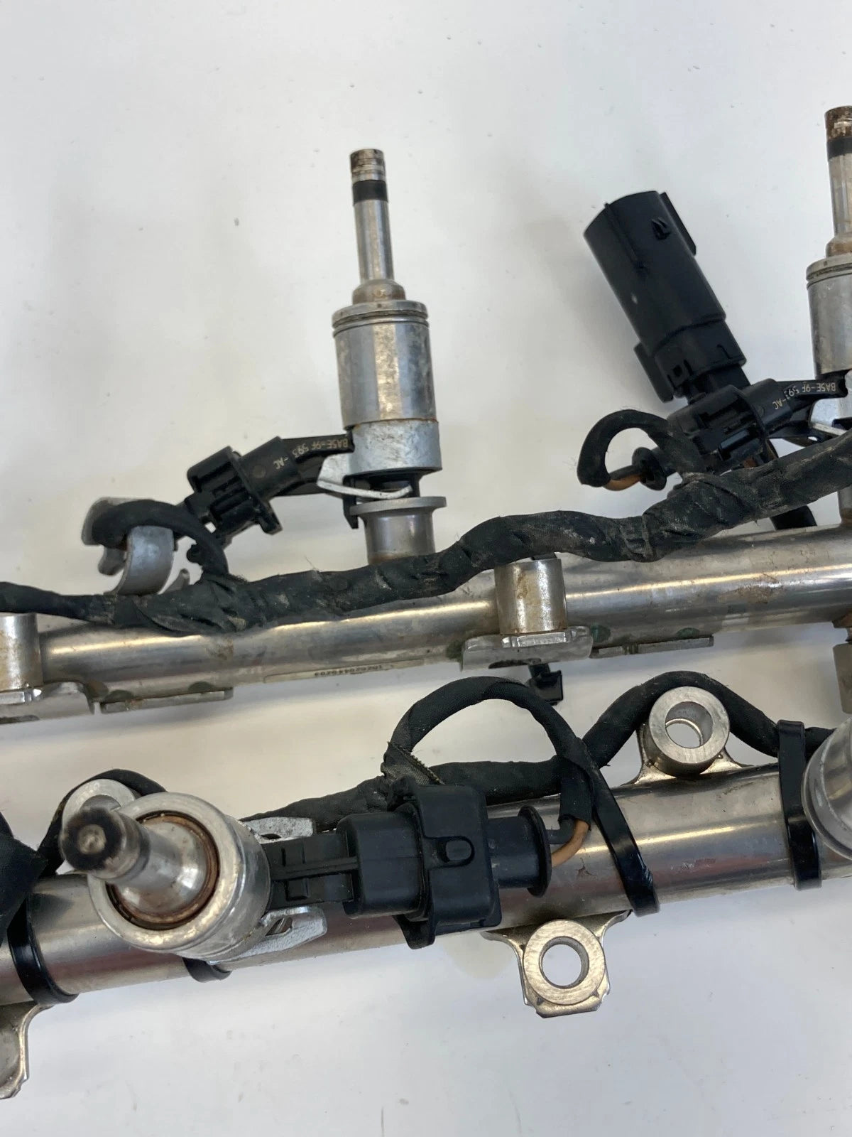 2014-2019 FORD EXPLORER POLICE INTERCEPTOR FUEL INJECTION RAIL W/INJECTORS OEM