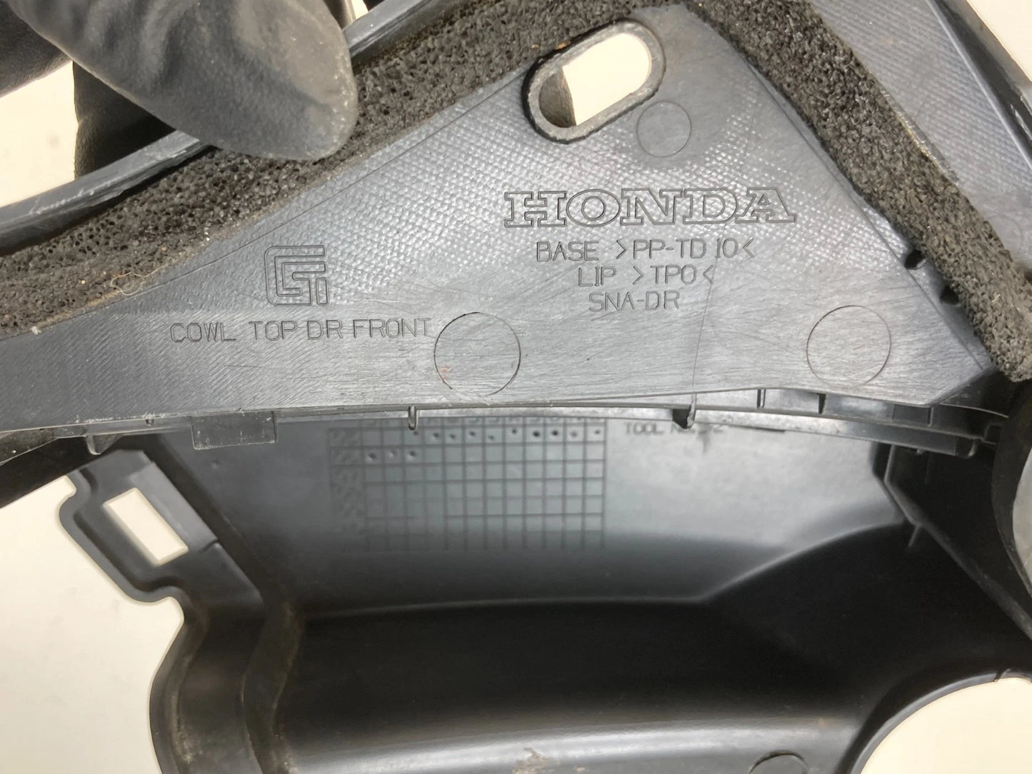 06-11 Honda Civic Sedan Front Left Windshield Cowl End Cap Cover 74222-SNA-A002