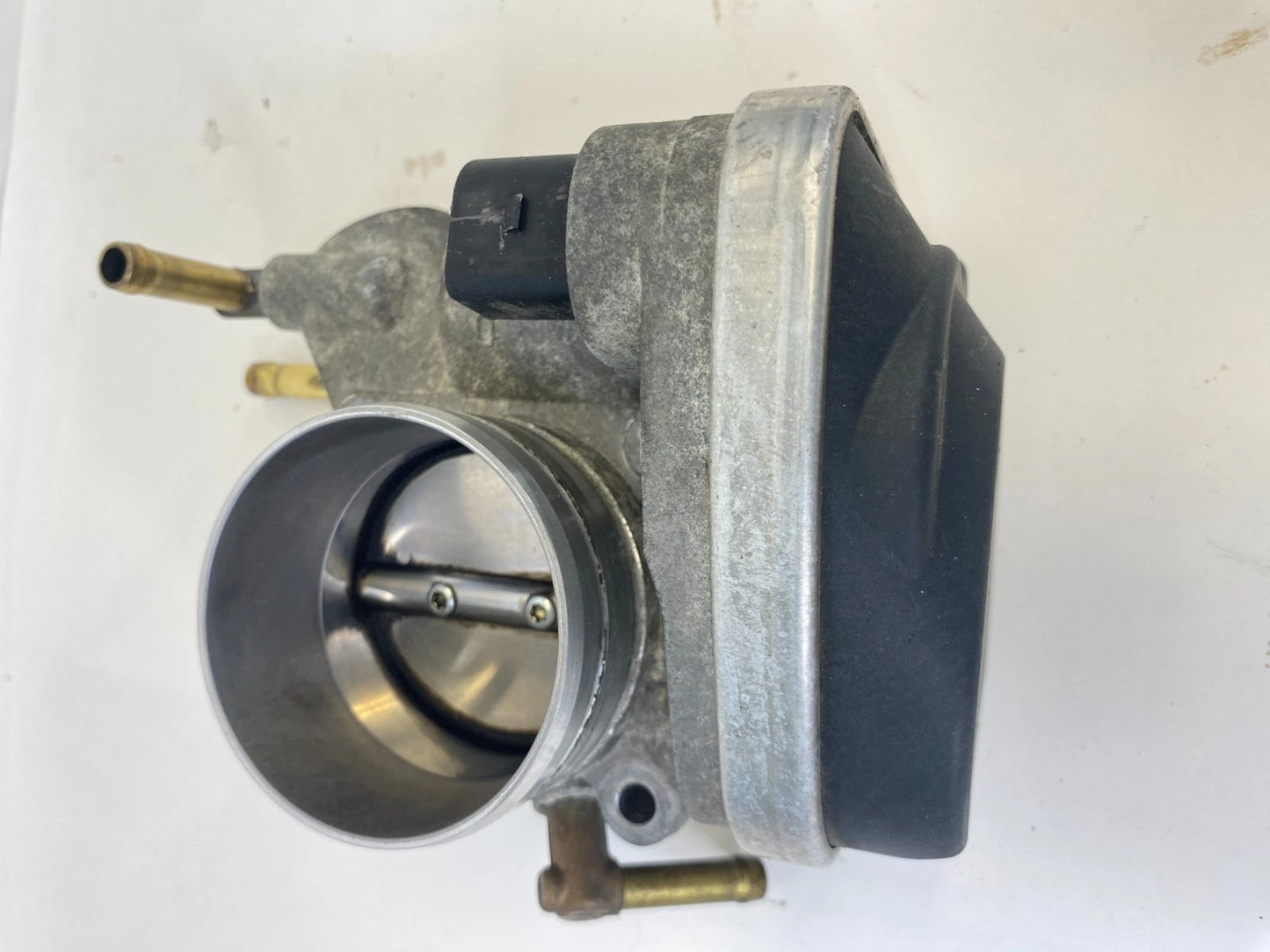 2004 2005 VW NEW BEETLE JETTA 2.0L THROTTLE BODY VALVE ASSY 06A-133-062-S OEM