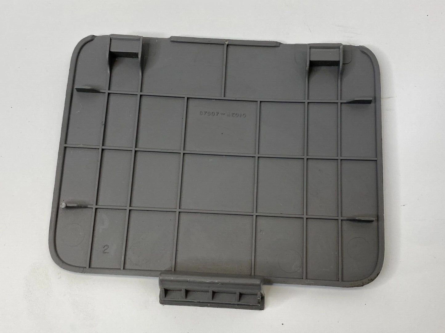 04-10 TOYOTA SIENNA LIFTGATE ACCESS PANEL COVER CAP TRIM 67807-AE010 OEM