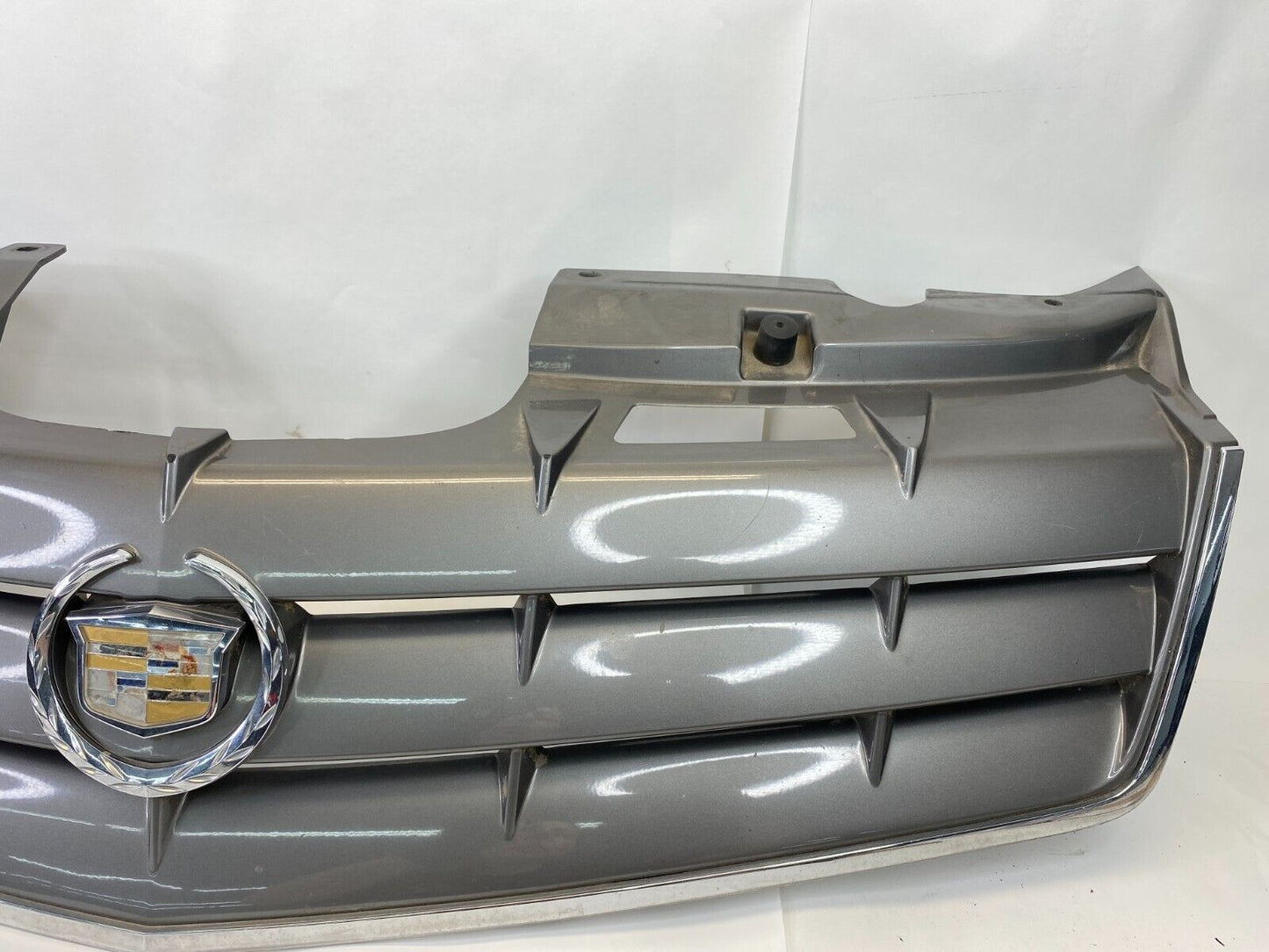 2004 2005 Cadillac SRX Front Upper Bumper Center Grill Grille w/ Emblem 25763160