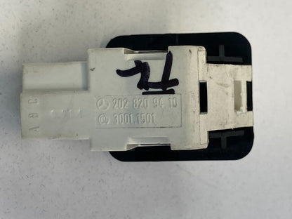 98-09 Mercedes Benz E320 Front Left Door Jamb Courtesy Lamp Switch 2028209410