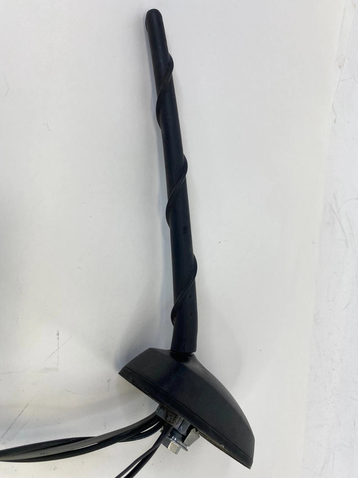 2008-2010 SATURN VUE ROOF TOP MOUNT RADIO ANTENNA BASE MAST 25841607 OEM