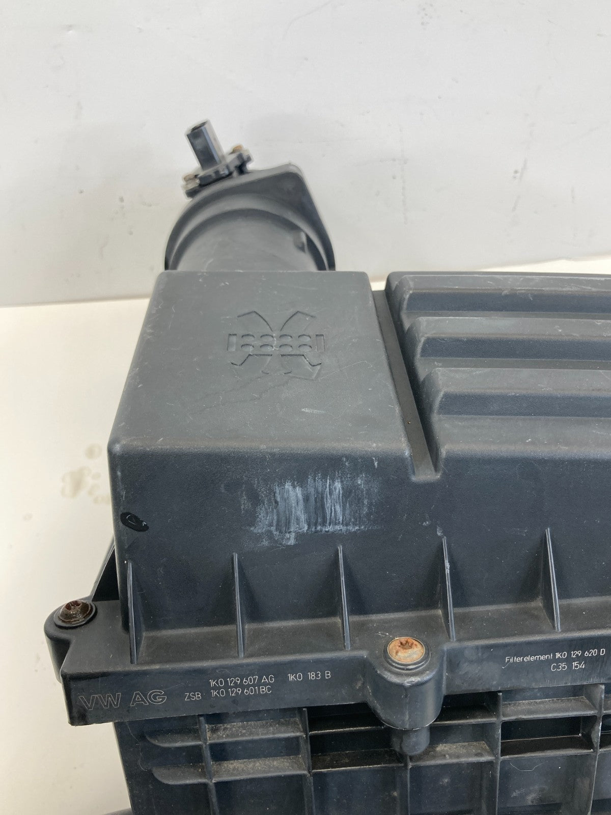 2009-2017 VW CC 2.0L L4 Air Intake Box Filter Cleaner Duct Assembly 1K0129607AG
