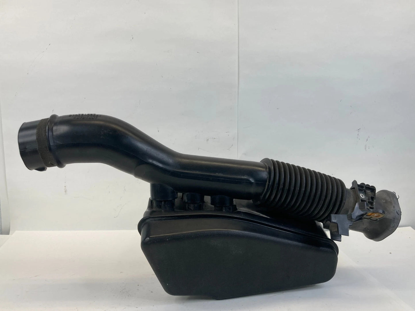 2010-2015 TOYOTA PRIUS AIR CLEANER RESONATOR INTAKE BOX FILTER 17893-37040 OEM