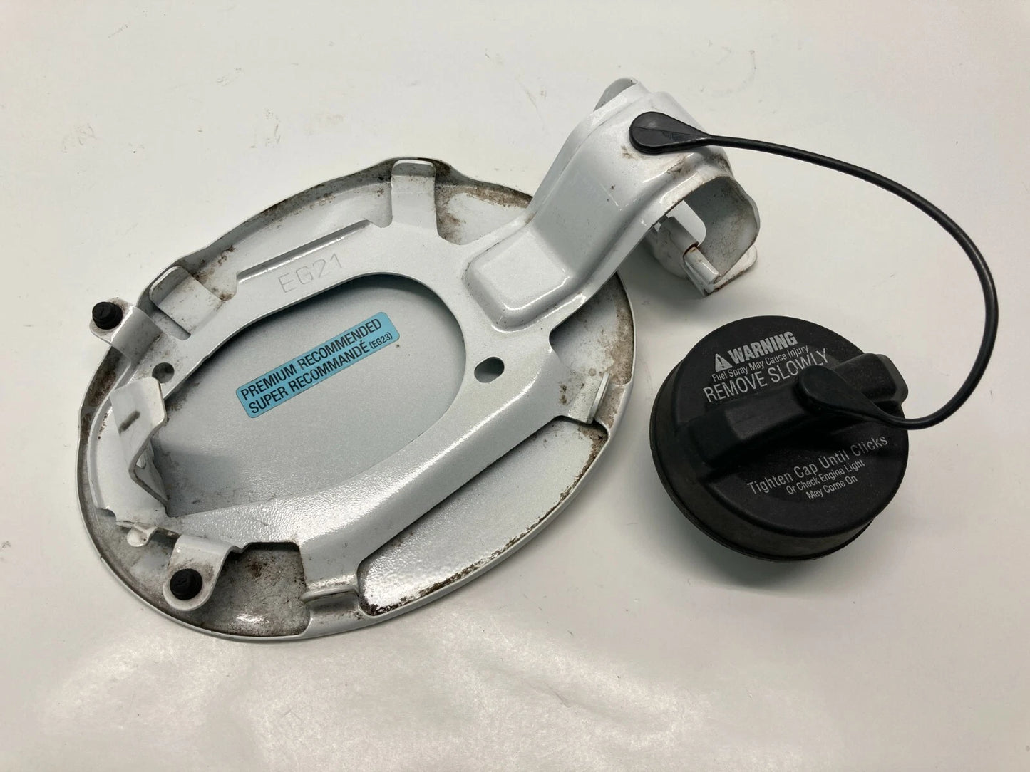 2007 2008 2009 07 08 09 MAZDA CX-7 FUEL FILLER DOOR GAS TANK LID COVER OEM