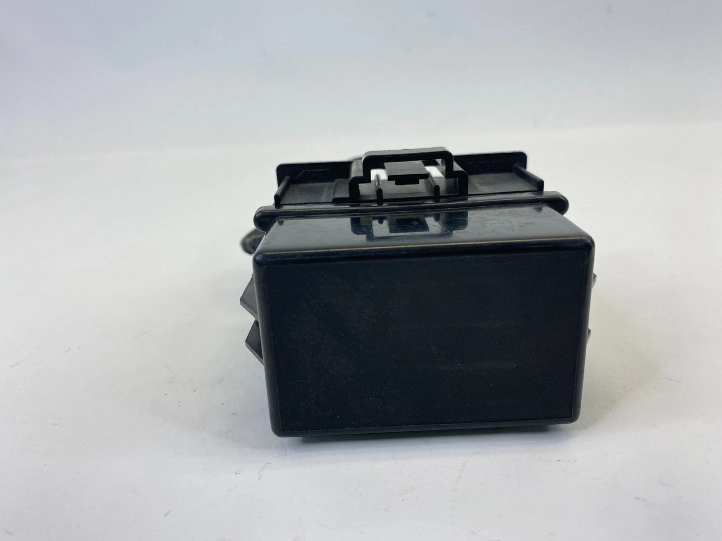 08-16 VOLVO XC70 3.2L L6 UNDER HOOD SMALL FUSE BOX FAN RELAY BOX W COVER OEM