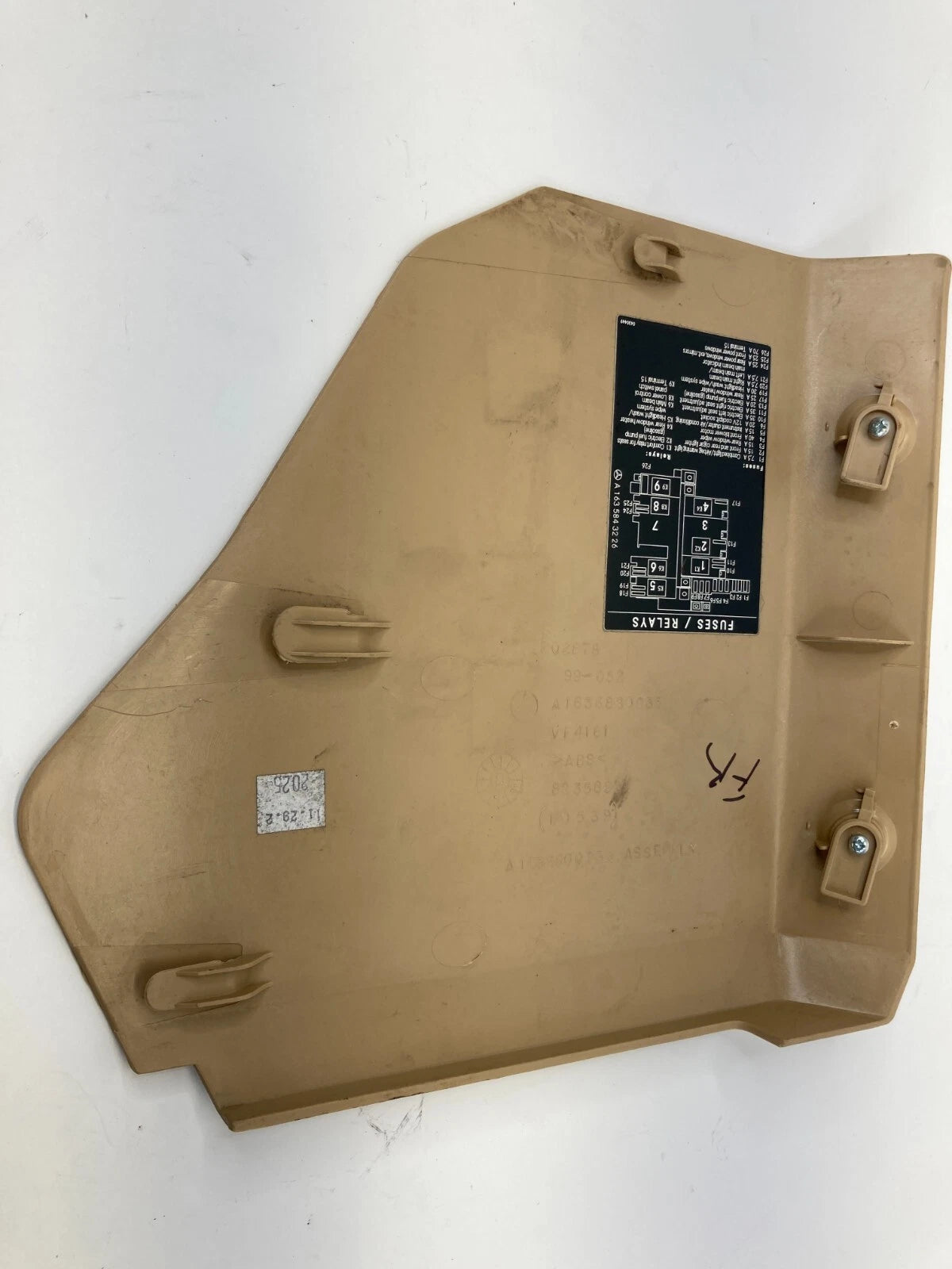 98-03 MERCEDES ML320 FRONT RIGHT SIDE FUSE RELAY BOX COVER LID TRIM A1636880035