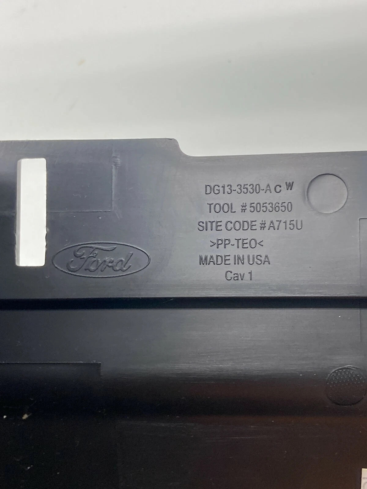 2013-2019 FORD FLEX TAURUS STEERING COLUMN UP & LOWER COVER TRIM DG133533ABW OEM
