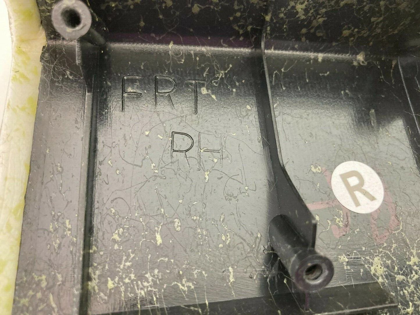2003 03 KIA SORENTO FRONT RIGHT PASSENGER SIDE DOOR PANEL ARMREST ARM REST OEM