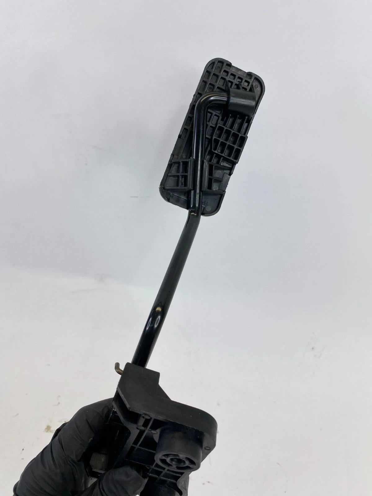 2007-2010 HYUNDAI ELANTRA ACCELERATOR GAS PEDAL ASSEMBLY W BRACKET MOUNT OEM