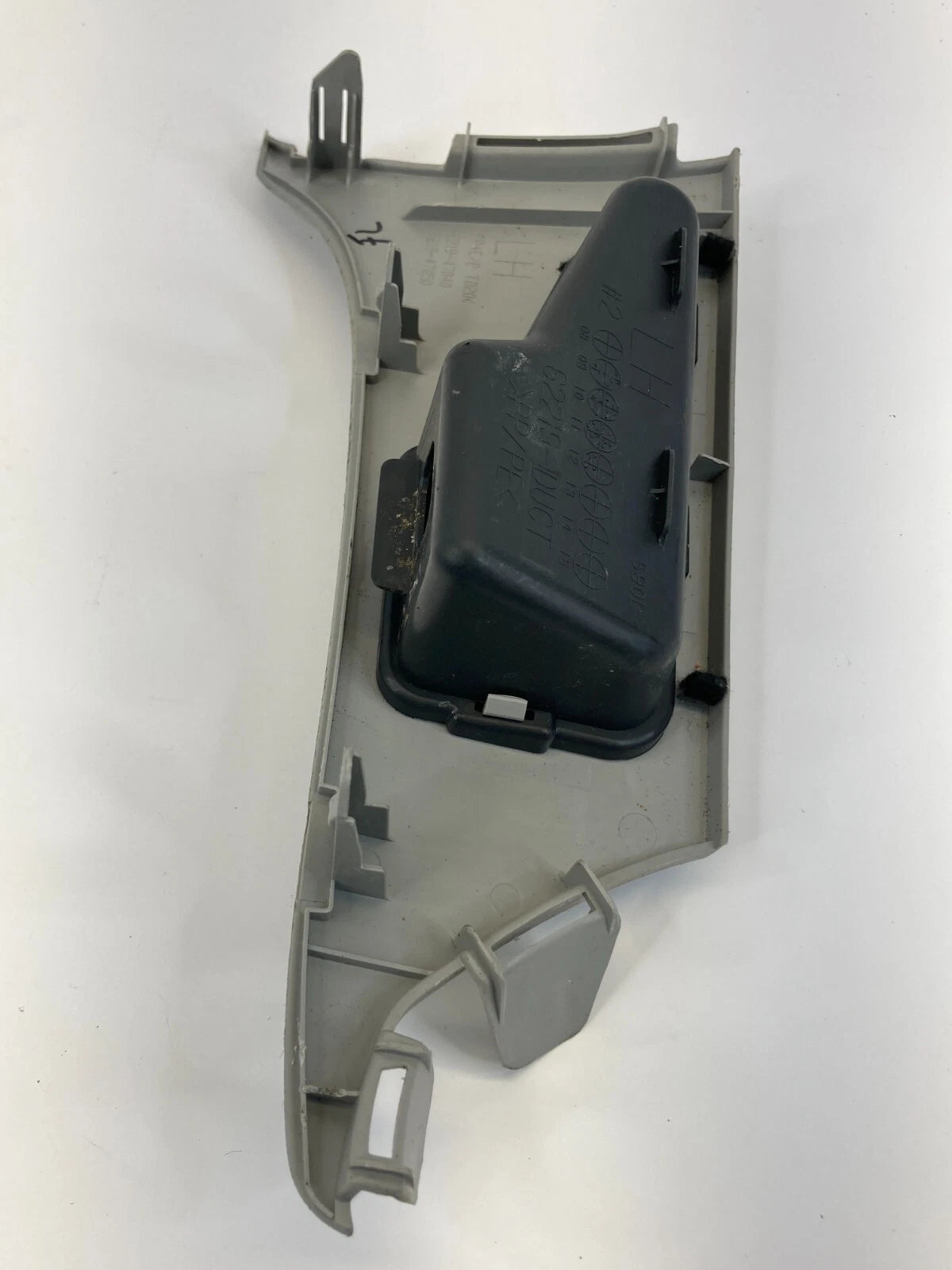 2010-2015 TOYOTA PRIUS FRONT LEFT DRIVER SIDE CORNER VENT COVER TRIM 62219-47040