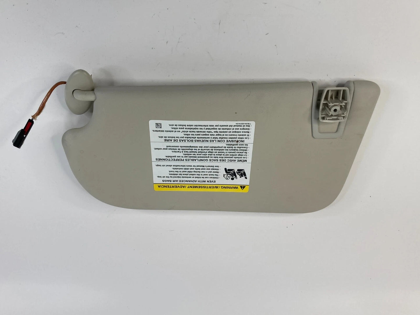 2013-2018 FORD FOCUS RIGHT PASSENGER SUNVISOR SUN VISOR W/ ILLUMINATED MIRROR
