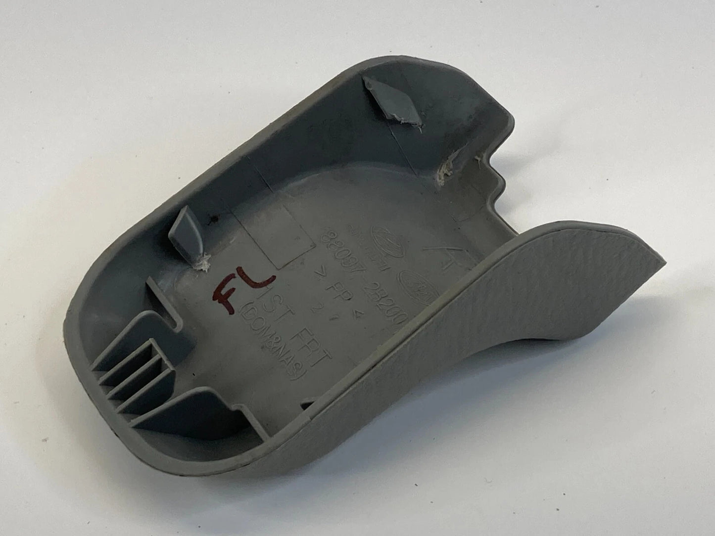07-09 HYUNDAI SANTA FE FRONT RIGHT SEAT RAIL TRACK MOUNT COVER 88097-2B200 OEM