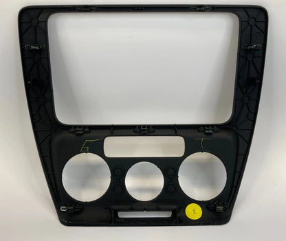 11-14 VOLKSWAGEN JETTA SEDAN DASH RADIO CLIMATE CONTROL BEZEL 5C6-858-071 OEM