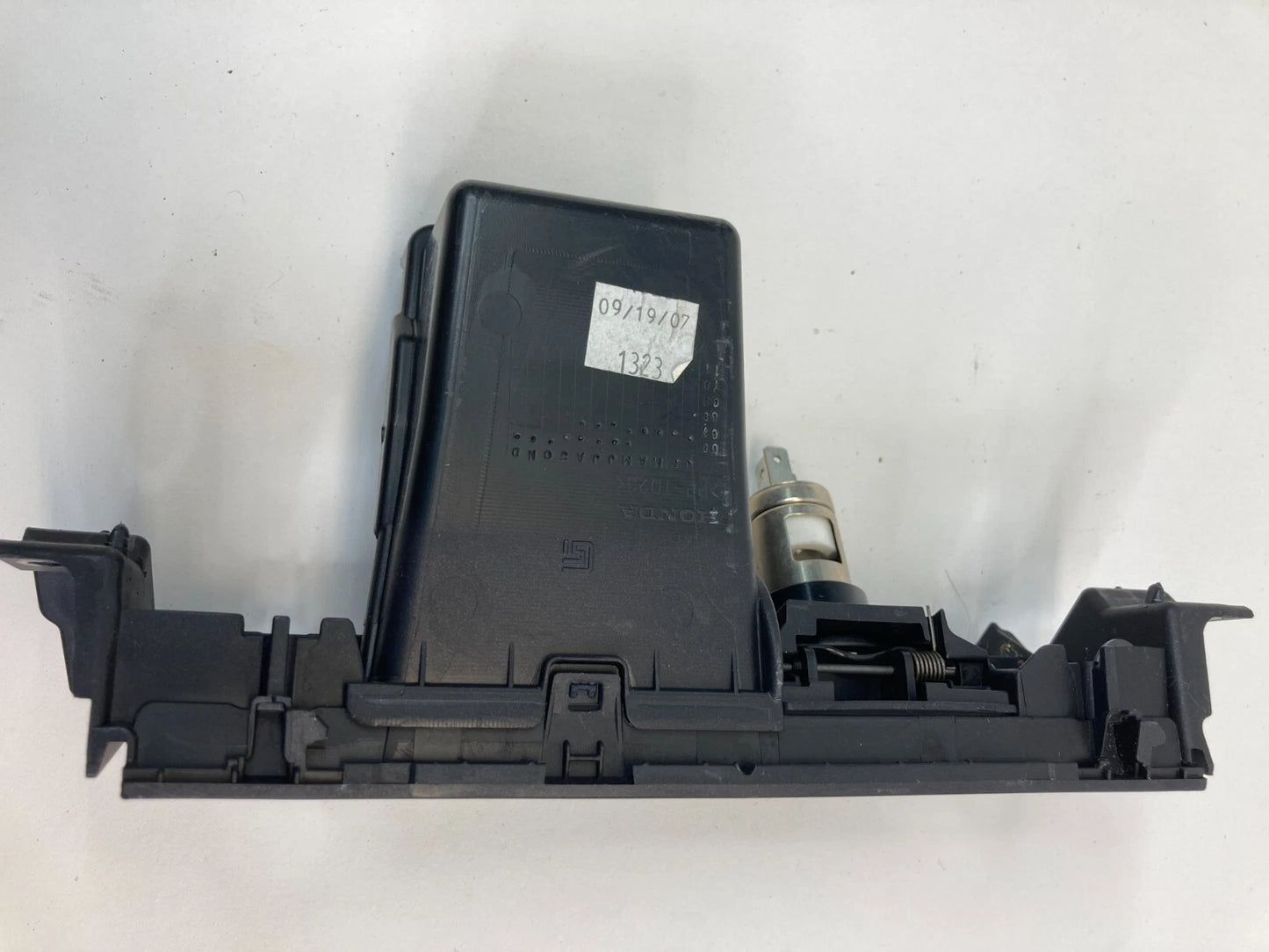 07-12 ACURA RDX CENTER DASH STORAGE COMPARTMENT TRIM W/ POWER OUTLET 77290-STK-A