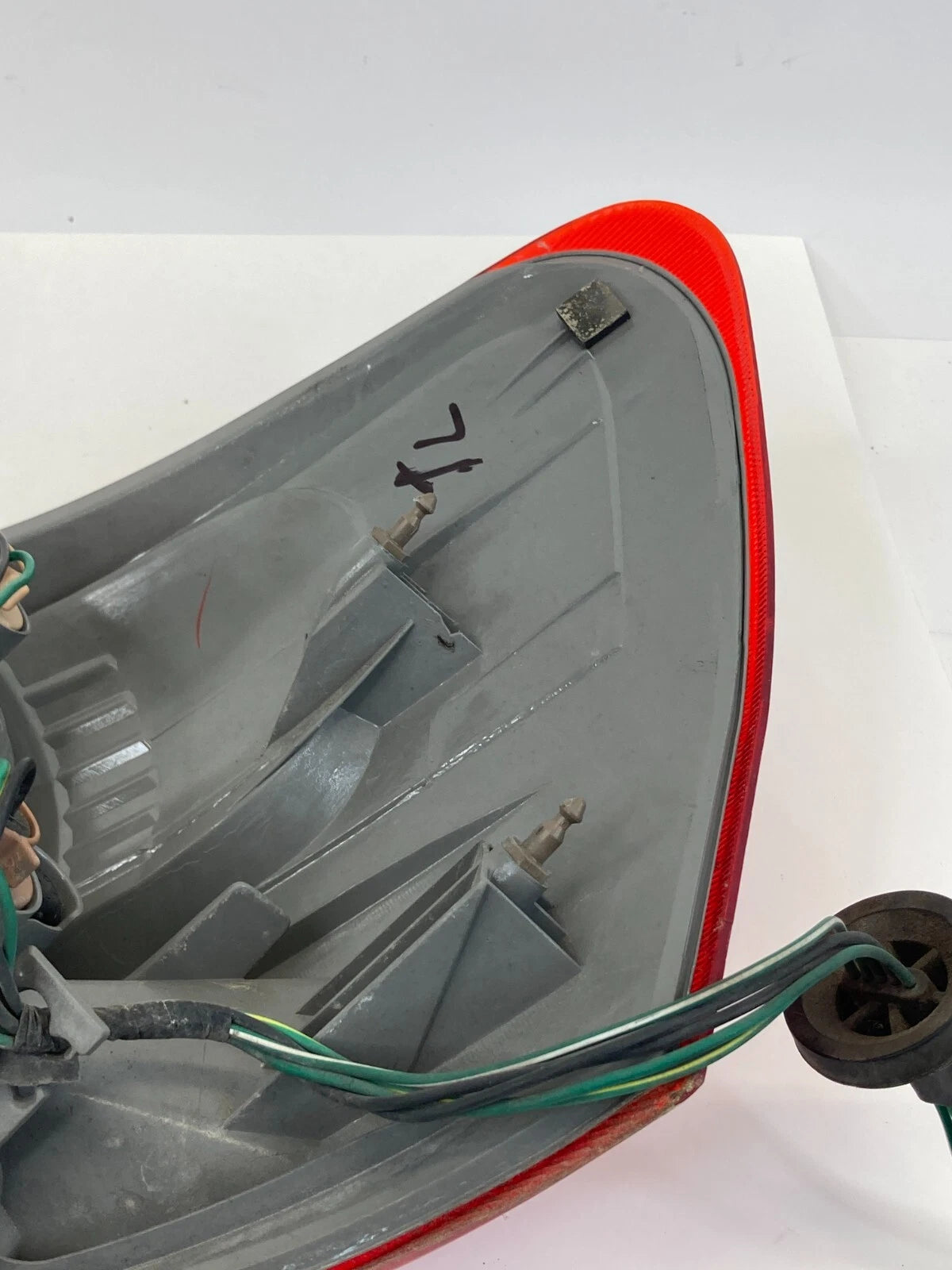 2008-2013 NISSAN ROGUE LEFT DRIVER OUTER TAIL LIGHT LAMP TAILLIGHT TAILLAMP OEM