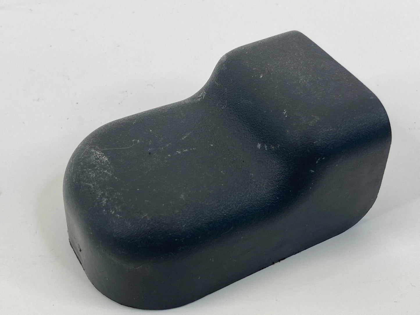2009 2010 HYUNDAI ELANTRA SEDAN FRONT RIGHT SIDE SEAT TRACK COVER TRIM CAP OEM