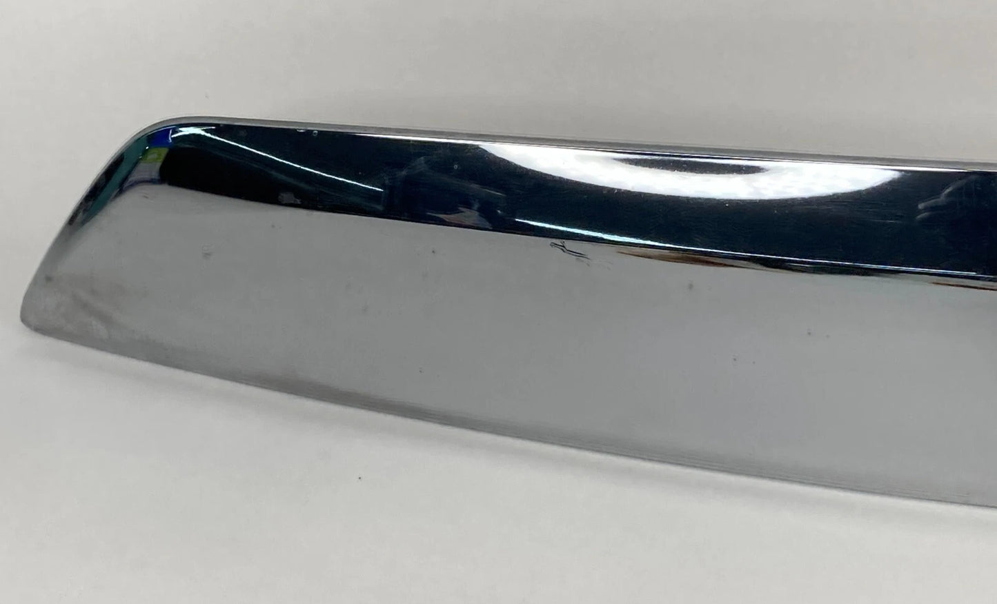 2010-2015 CHEVY EQUINOX LIFTGATE CENTER APPLIQUE MOLDING W/O CAMERA 20879489 OEM