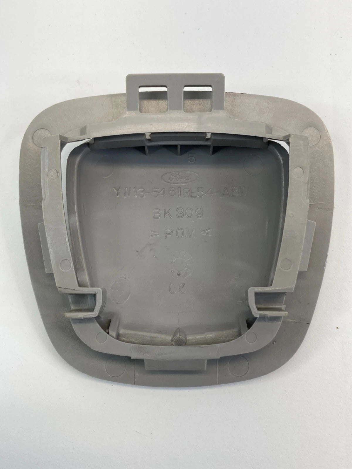 1998-2002 LINCOLN TOWN CAR REAR SEAT BELT ANCHOR CHILD PLATE COVER YW13-54613E54