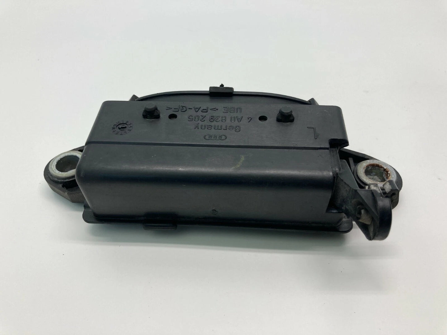 1996-1999 AUDI A4 A4 QUATTRO A6 REAR LEFT SIDE EXTERIOR OUTER DOOR HANDLE OEM