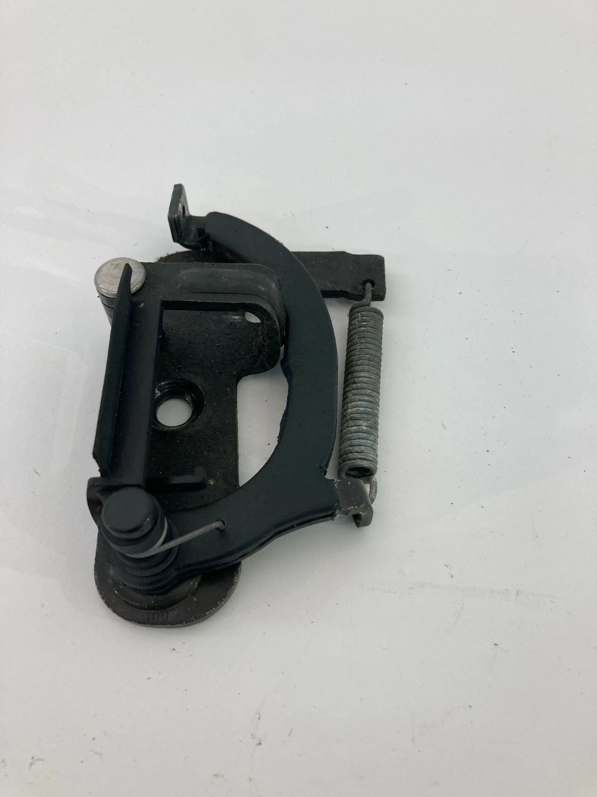 98-10 VW VOLKSWAGEN NEW BEETLE HATCHBACK REAR TRUNK LIFTGATE STRIKER PLATE OEM