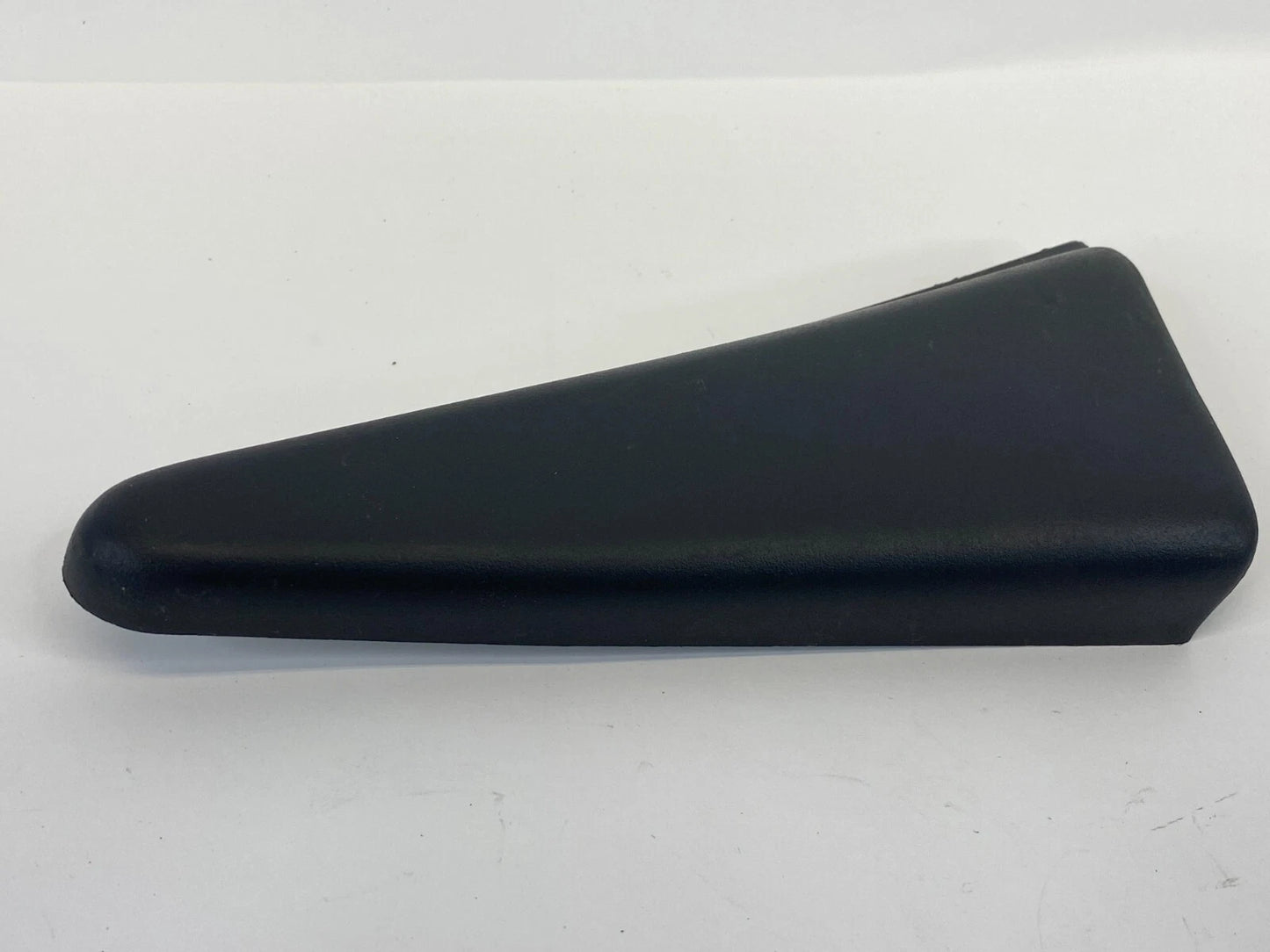 01-10 CHRYSLER PT CRUISER REAR RIGHT INNER DOOR WINDOW CORNER COVER 0SA66TRMAC